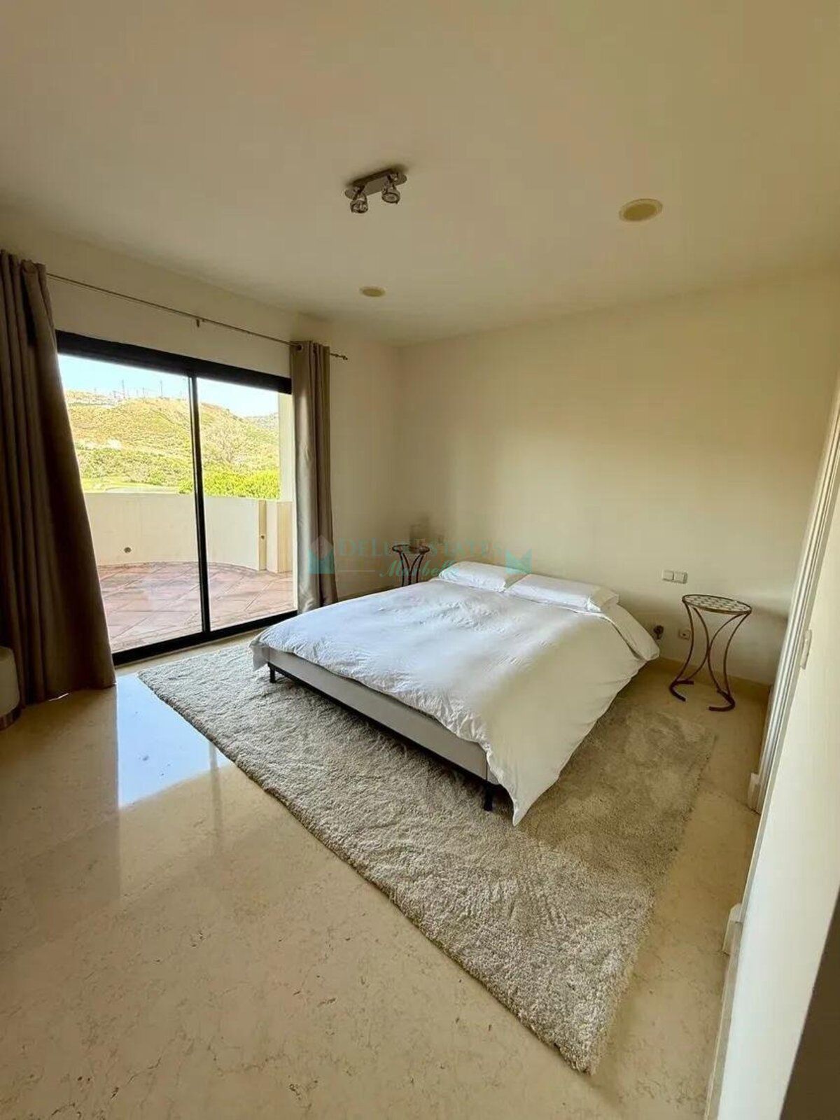 Apartment for sale in Benahavis