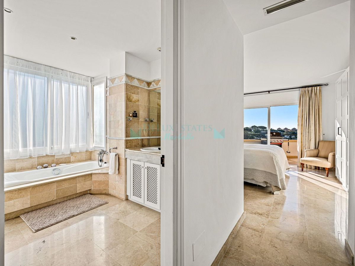 Apartment for sale in Elviria, Marbella East