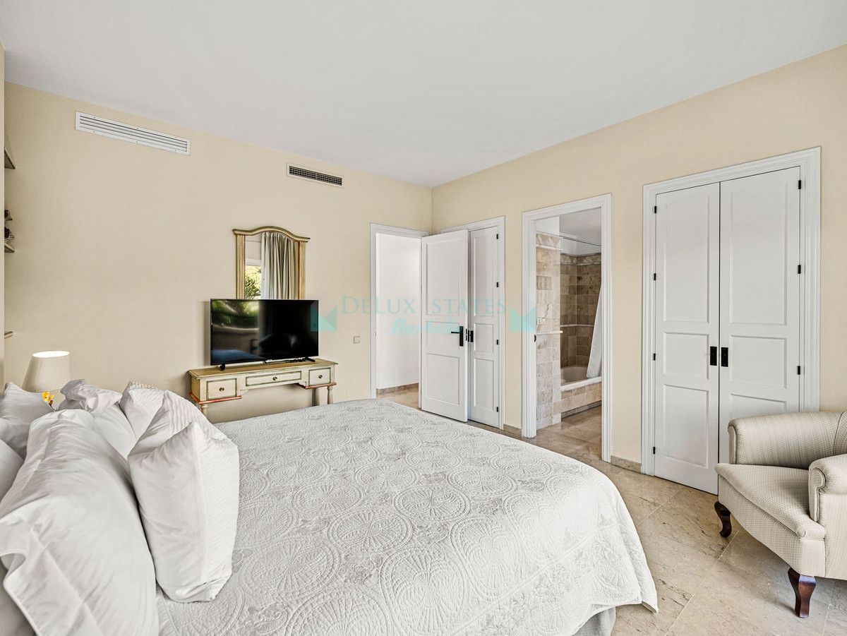 Apartment for sale in Elviria, Marbella East