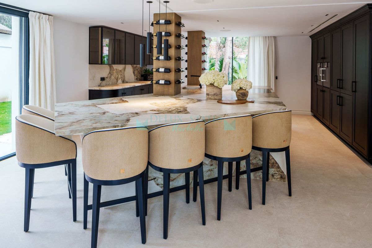 Villa for sale in Nueva Andalucia