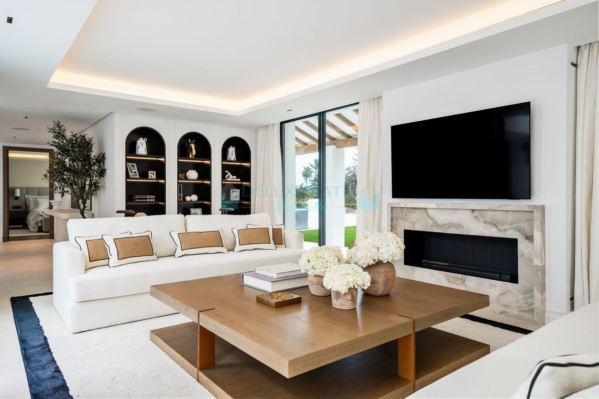 Villa for sale in Nueva Andalucia