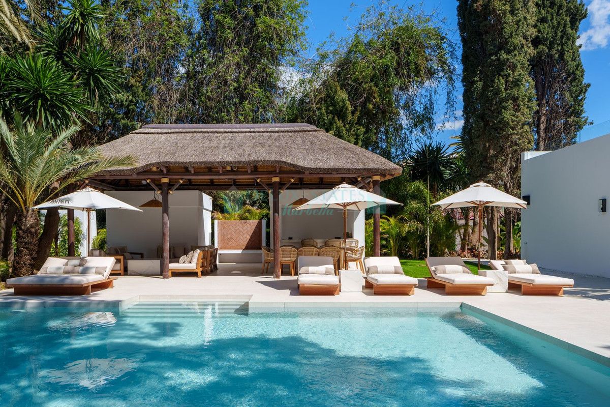 Villa for sale in Nueva Andalucia