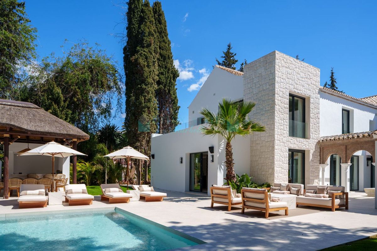 Villa for sale in Nueva Andalucia