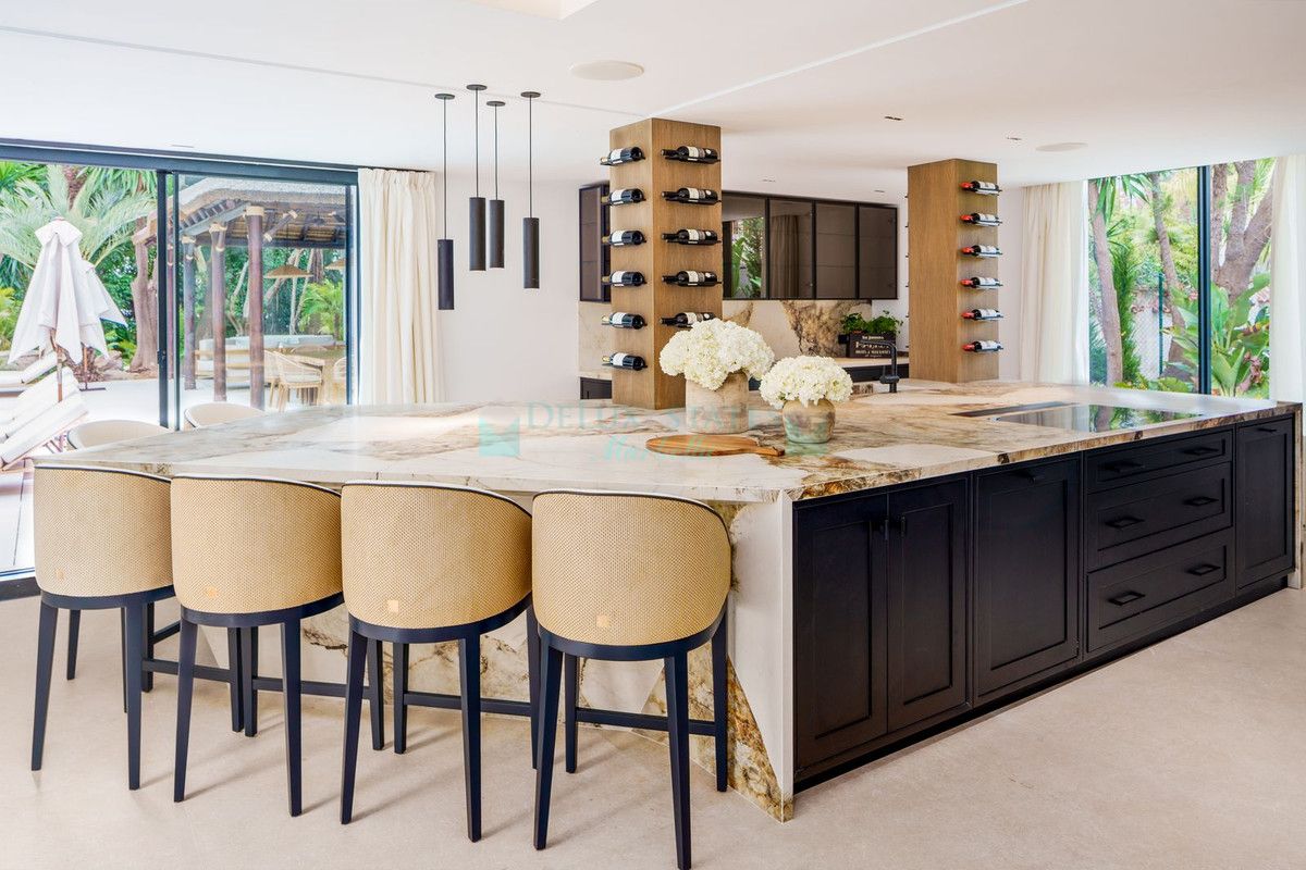 Villa for sale in Nueva Andalucia