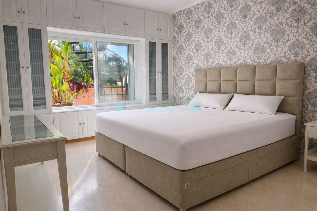 Penthouse for sale in Costalita, Estepona