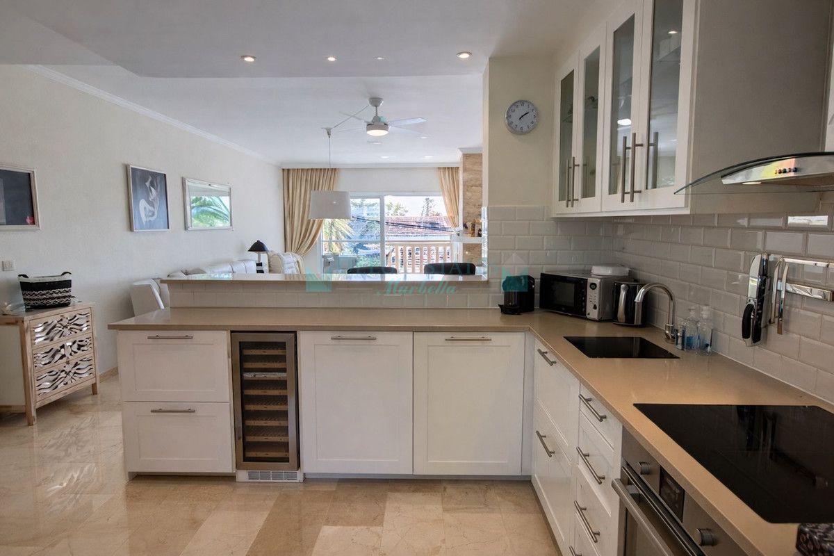 Penthouse for sale in Costalita, Estepona