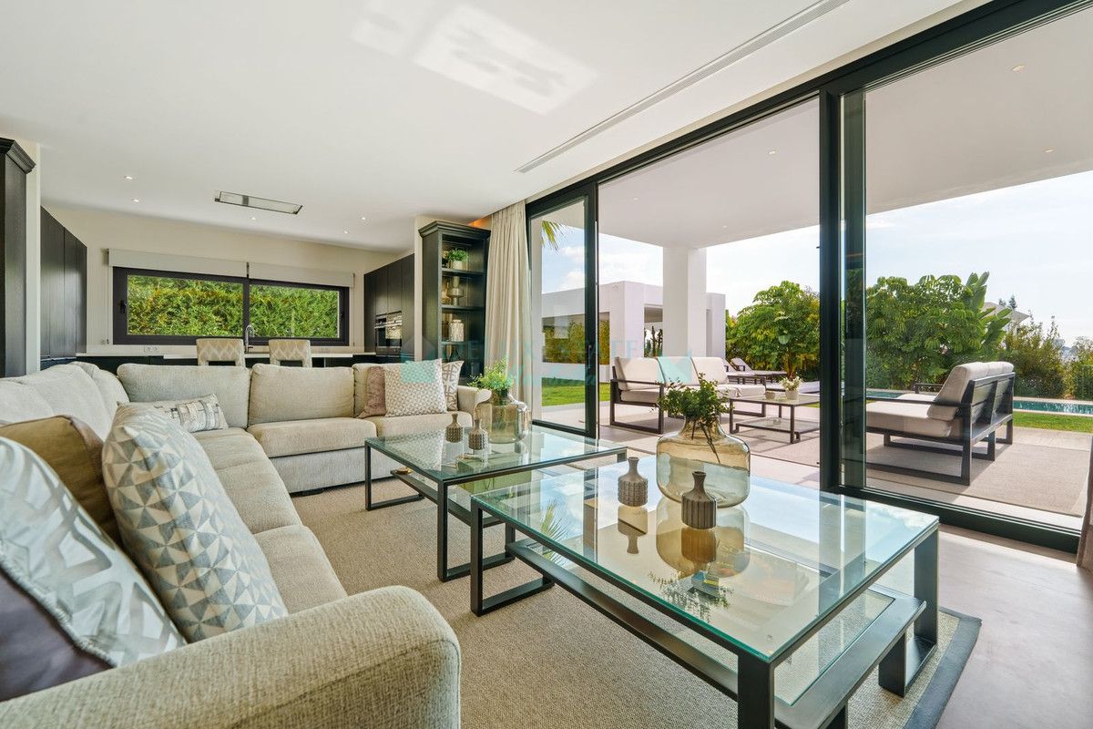 Villa for sale in Benahavis