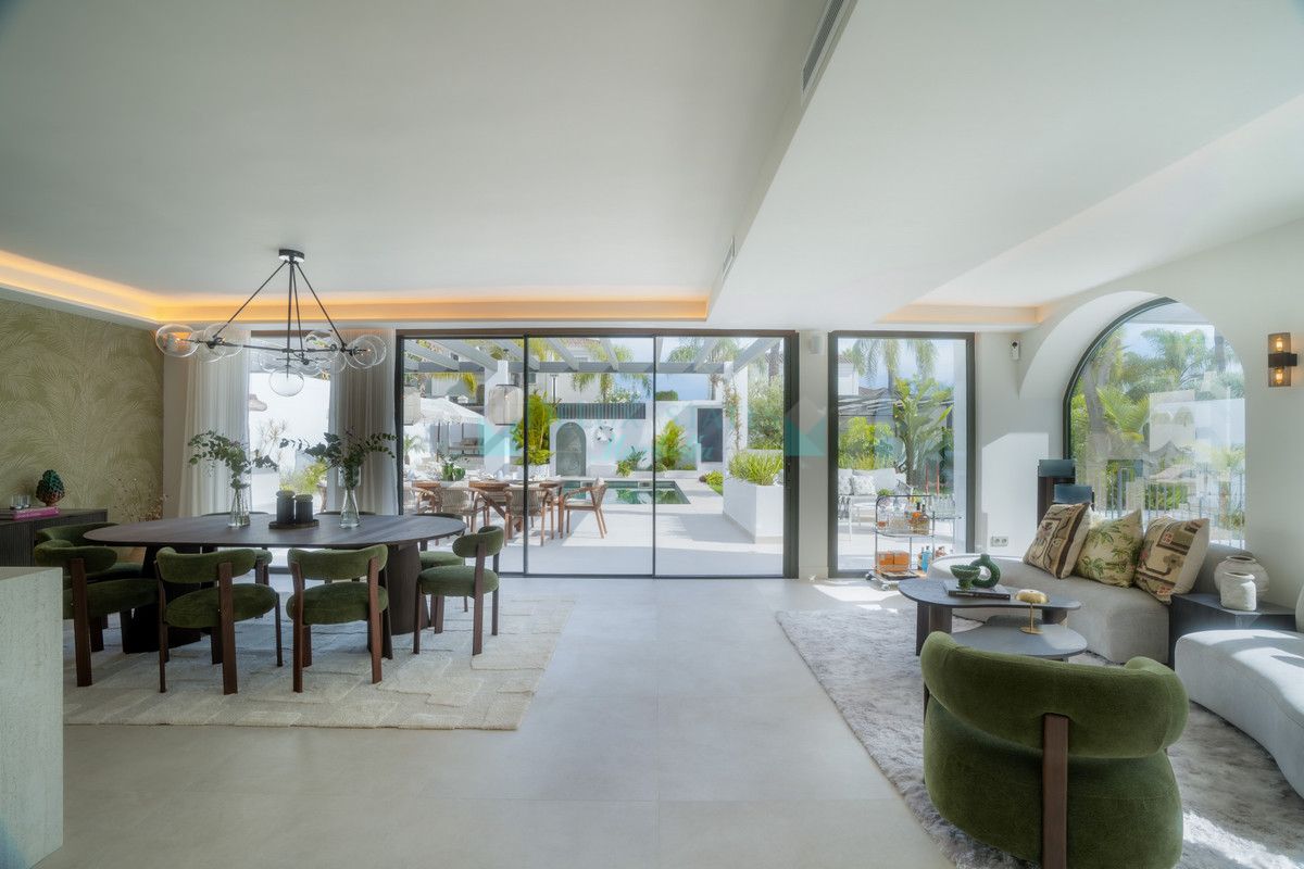 Villa for sale in Nueva Andalucia