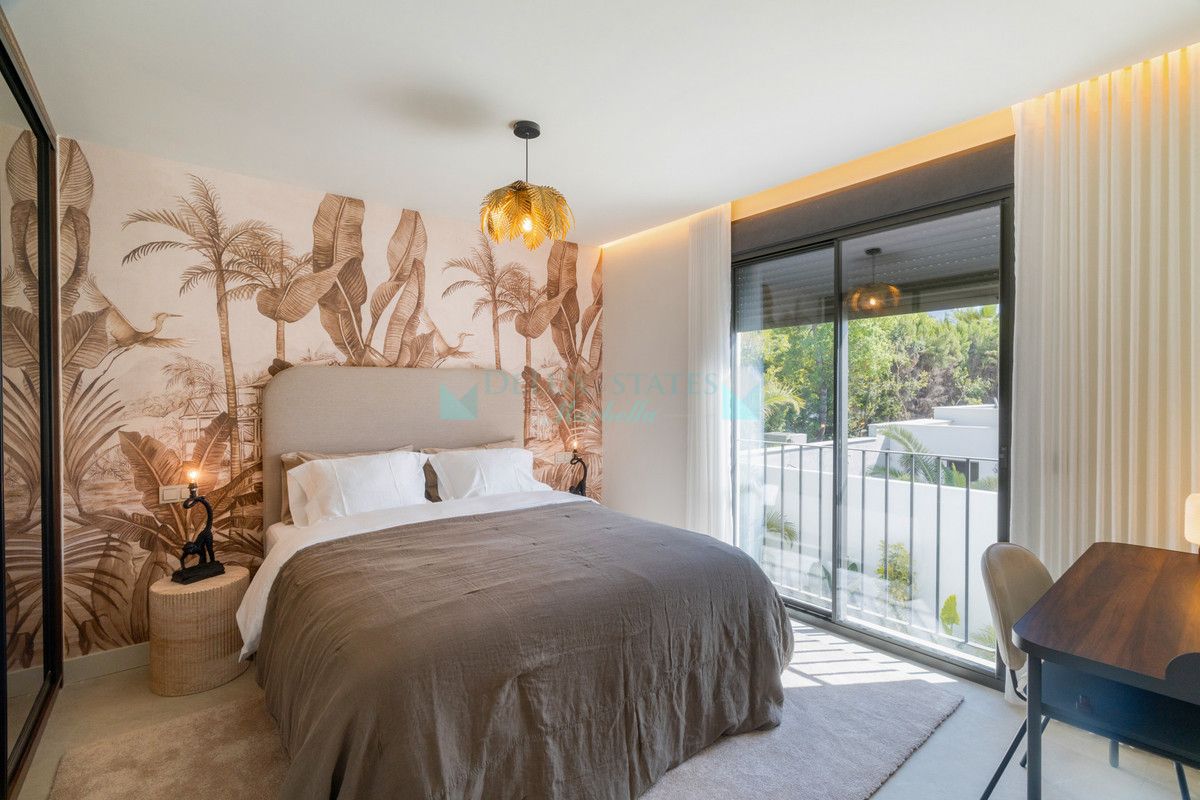 Villa for sale in Nueva Andalucia