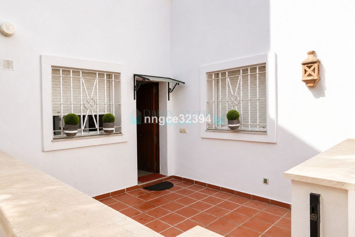 Ground Floor Apartment for sale in Nueva Andalucia