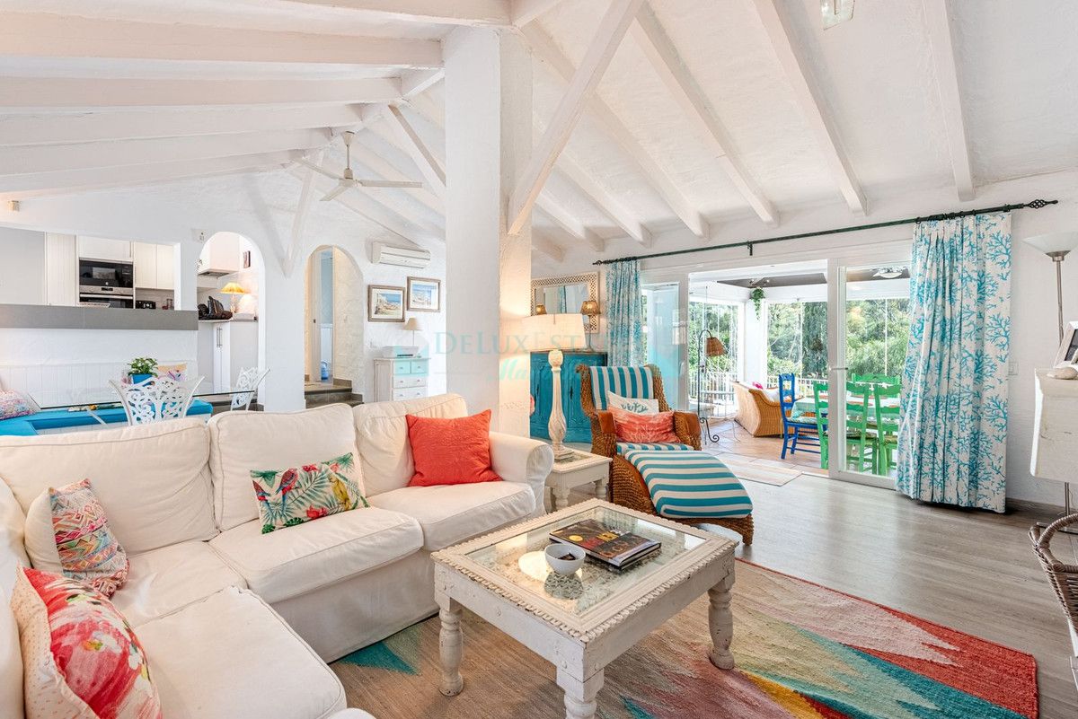 Villa for sale in Benahavis