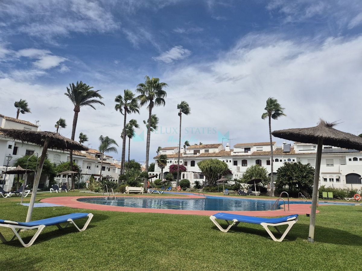 Town House for sale in Atalaya, Estepona