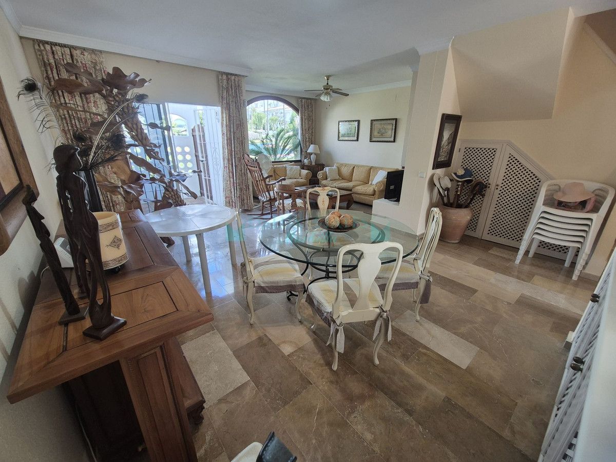 Town House for sale in Atalaya, Estepona