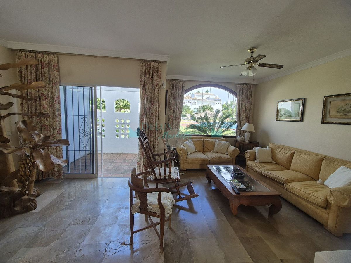 Town House for sale in Atalaya, Estepona