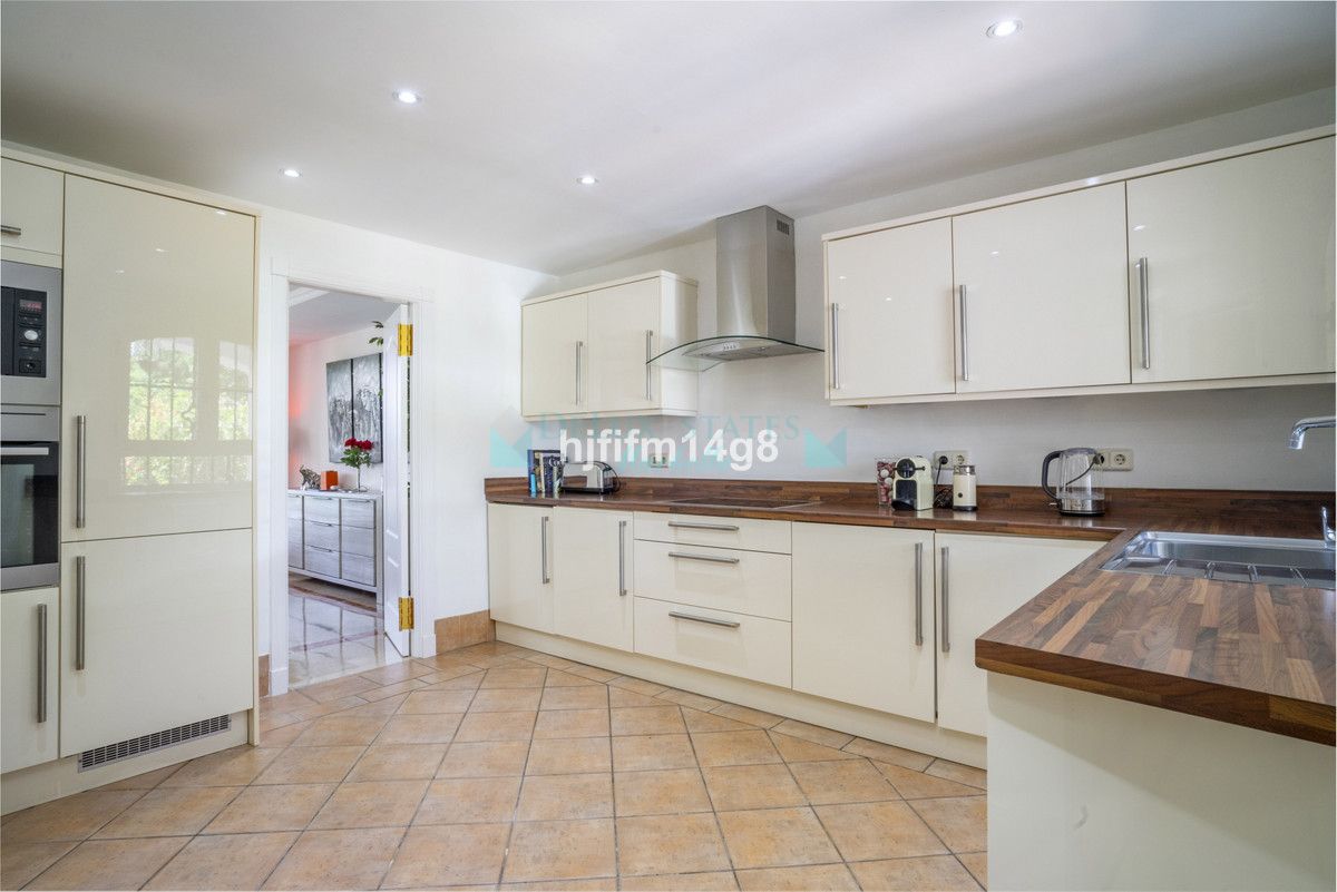 Town House for sale in Nueva Andalucia