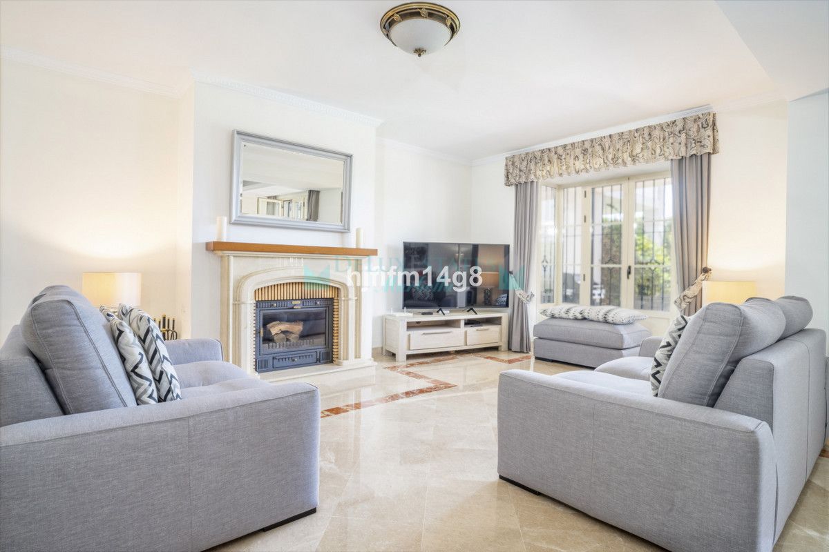 Town House for sale in Nueva Andalucia