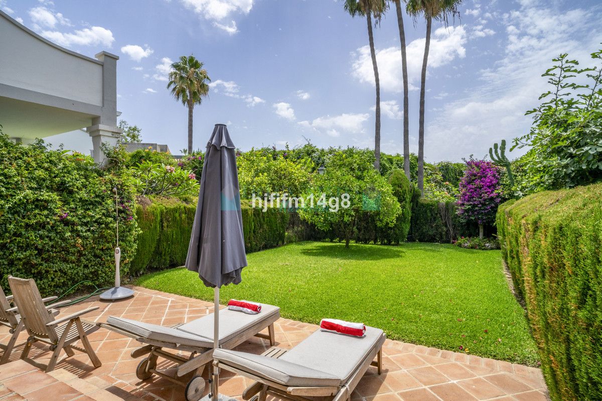 Town House for sale in Nueva Andalucia