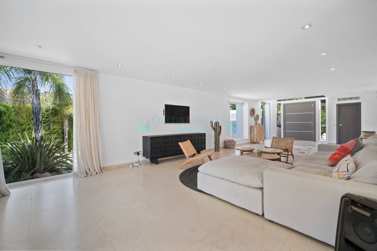 Villa for rent in El Paraiso, Estepona
