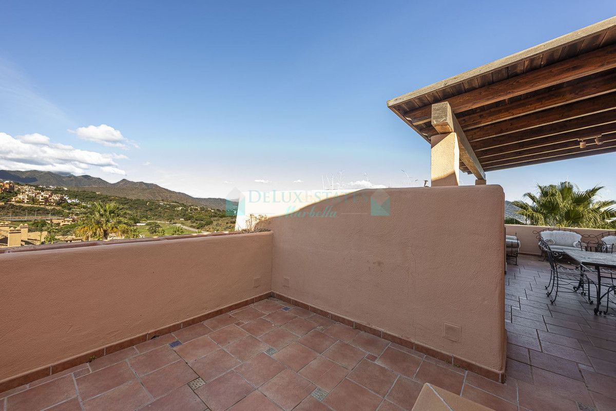 Penthouse for sale in La Mairena, Marbella East