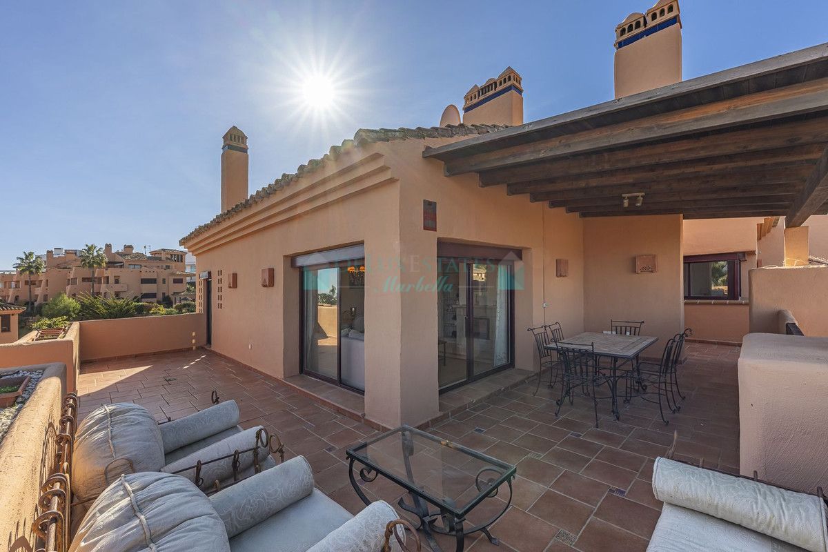 Penthouse for sale in La Mairena, Marbella East