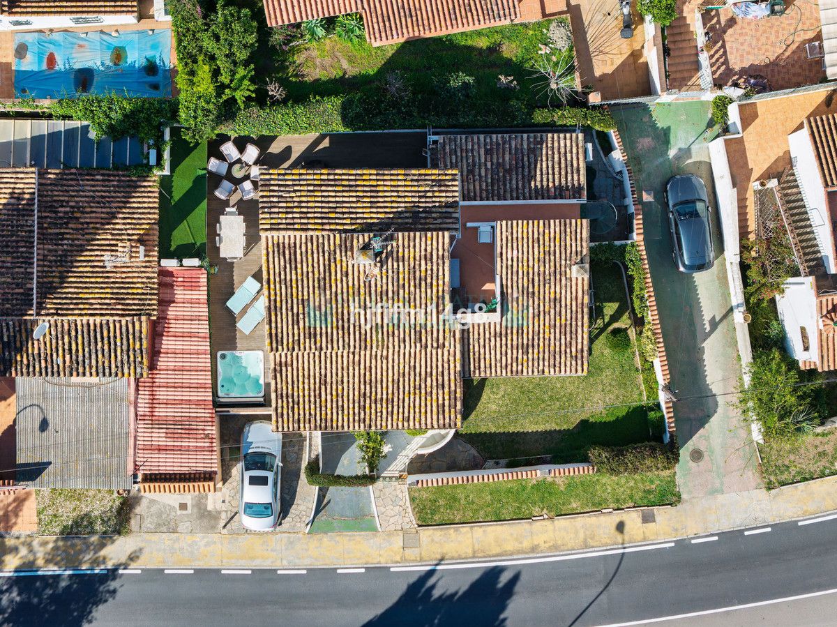 Villa for sale in La Campana, Nueva Andalucia