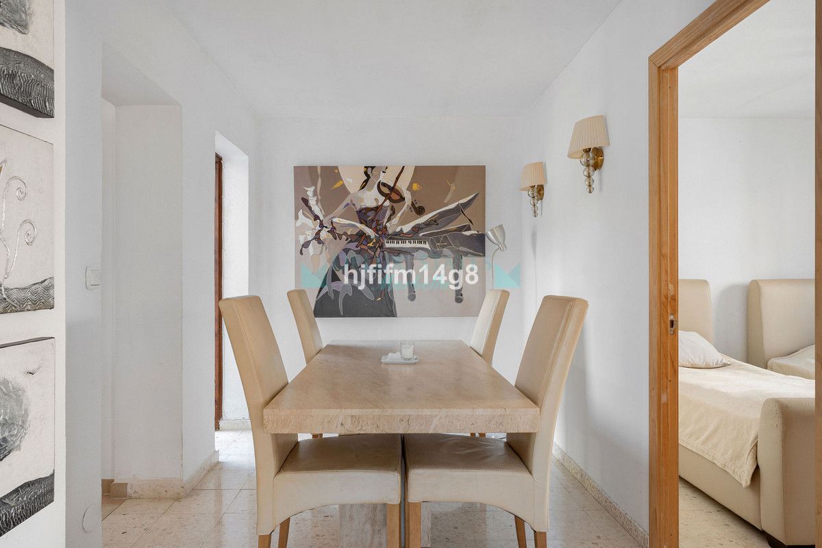 Villa for sale in La Campana, Nueva Andalucia