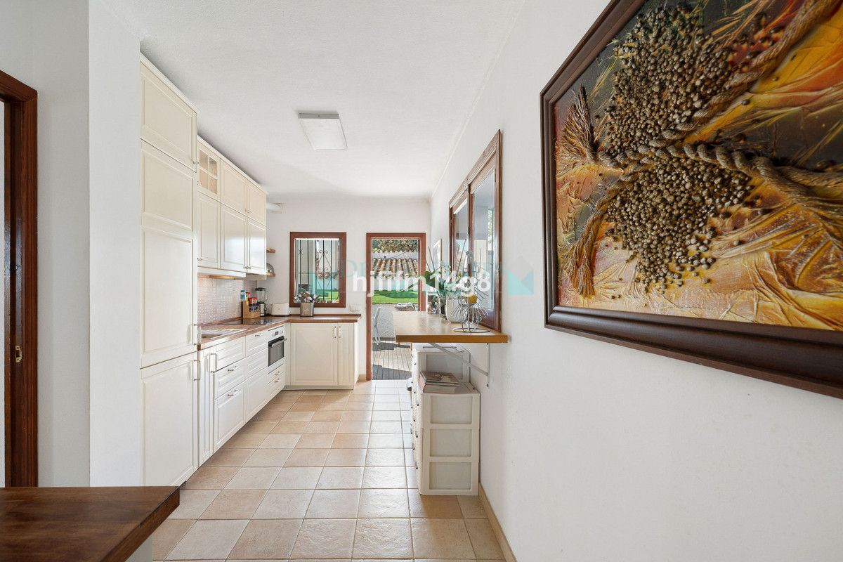 Villa for sale in La Campana, Nueva Andalucia