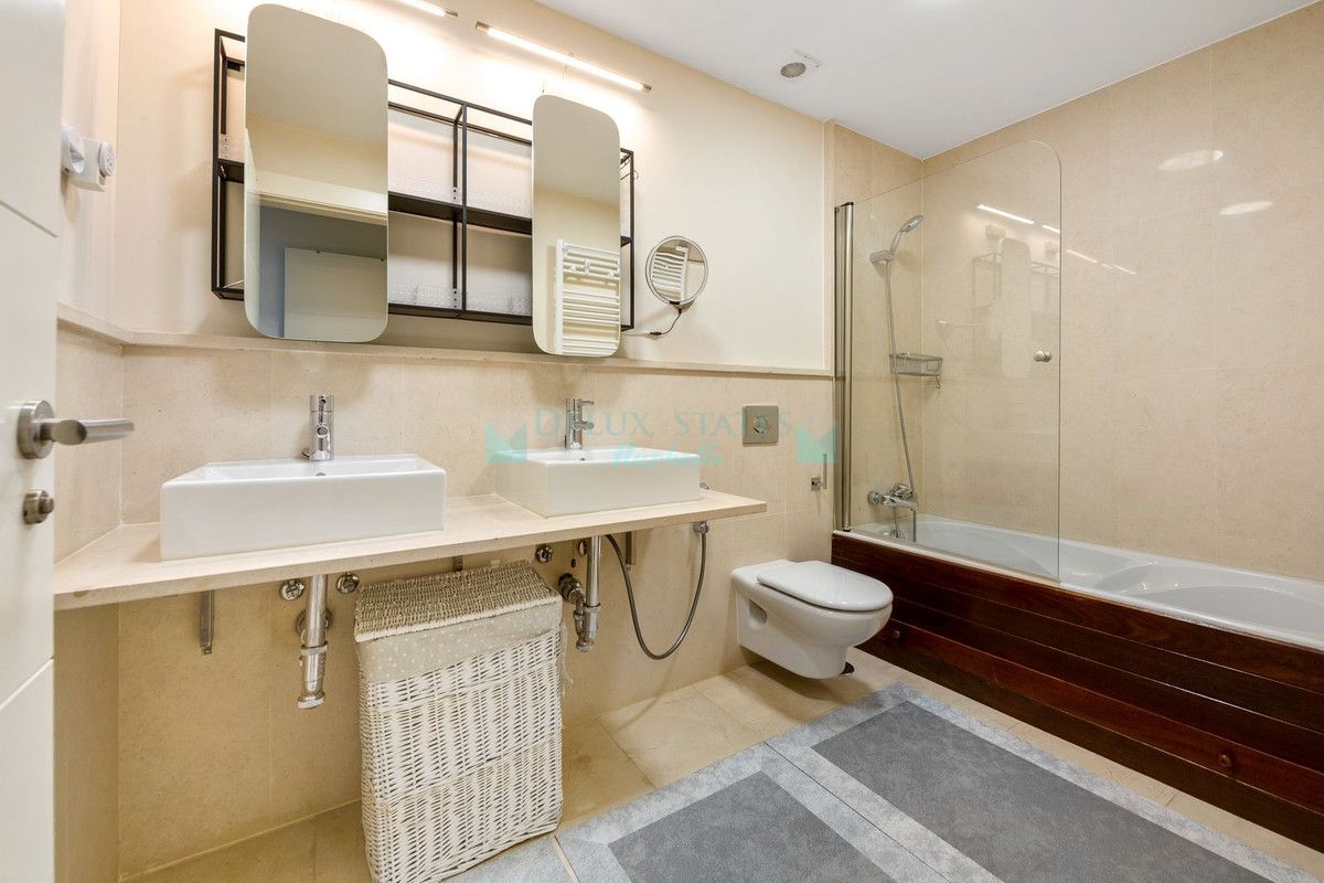 Apartamento en venta en Los Flamingos, Benahavis