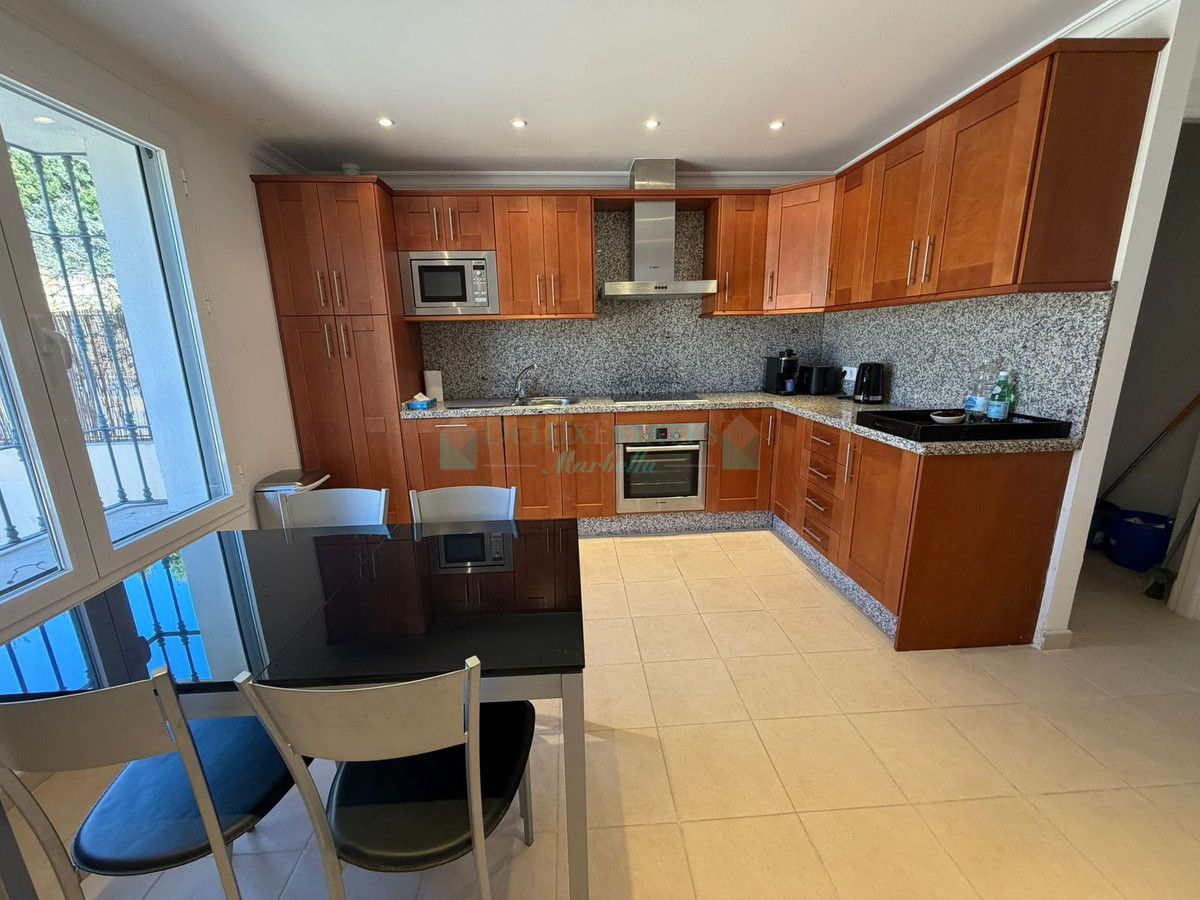 Town House for sale in Benahavis