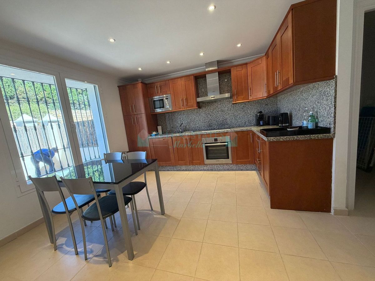 Town House for sale in Benahavis