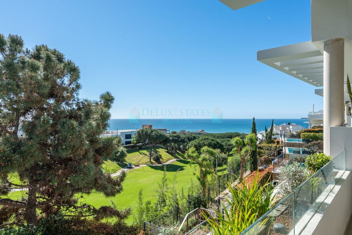 Town House for sale in Cabopino, Marbella East