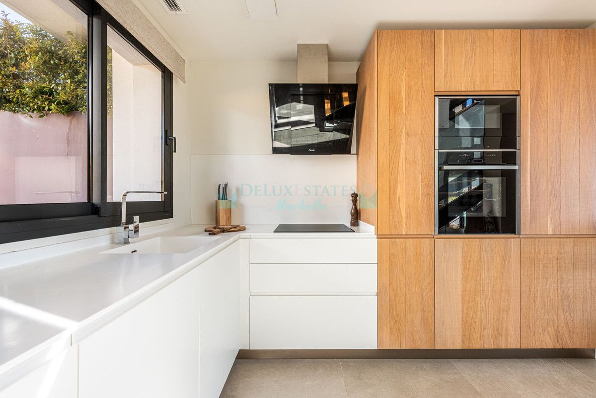 Town House for sale in Cabopino, Marbella East