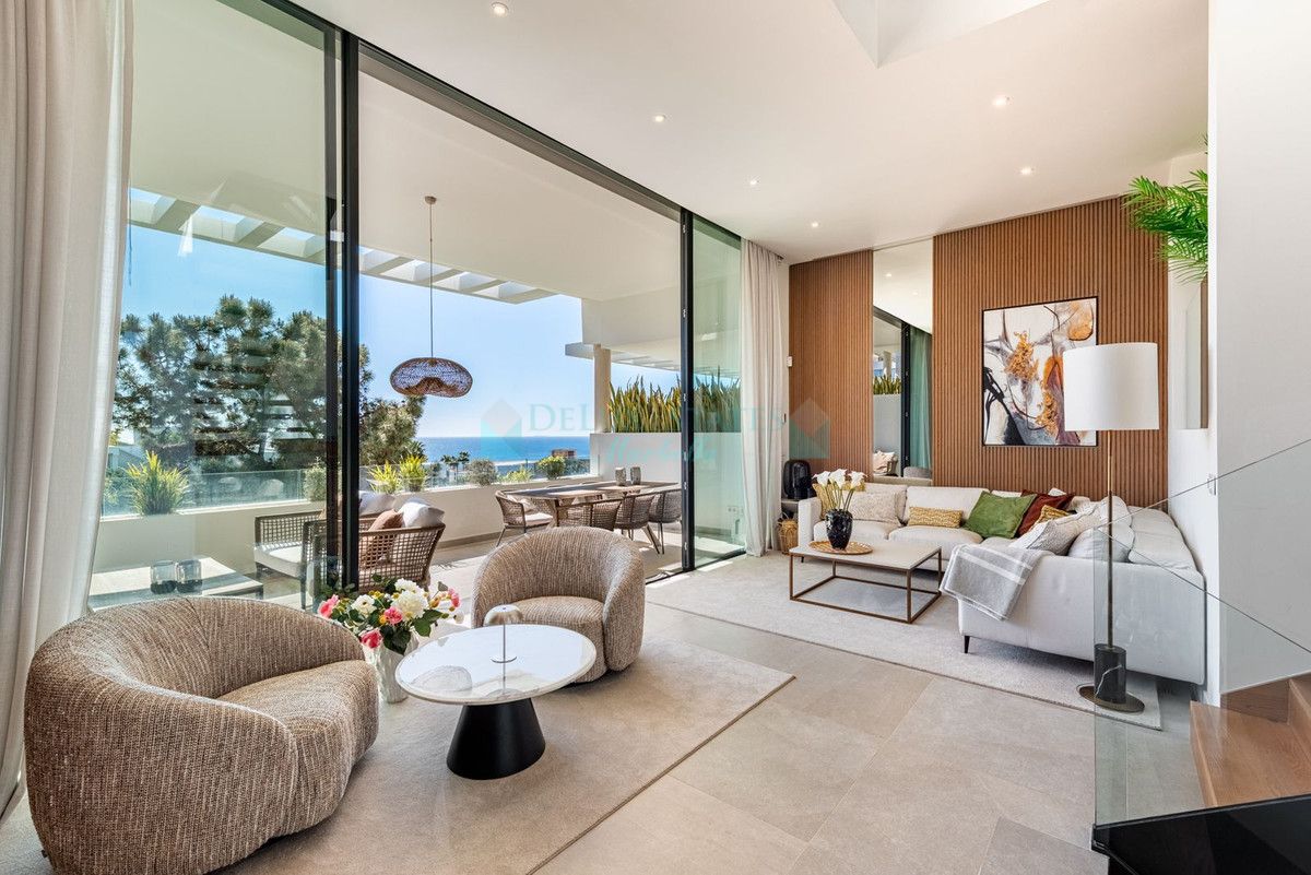 Town House for sale in Cabopino, Marbella East