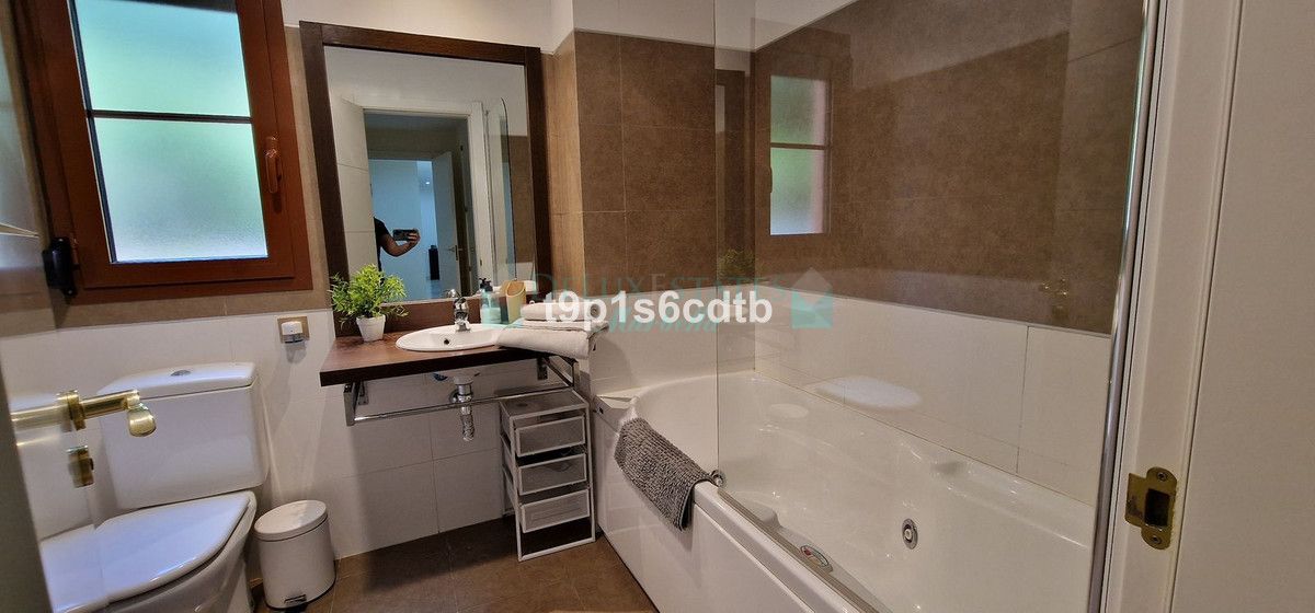 Ground Floor Apartment for sale in Benahavis