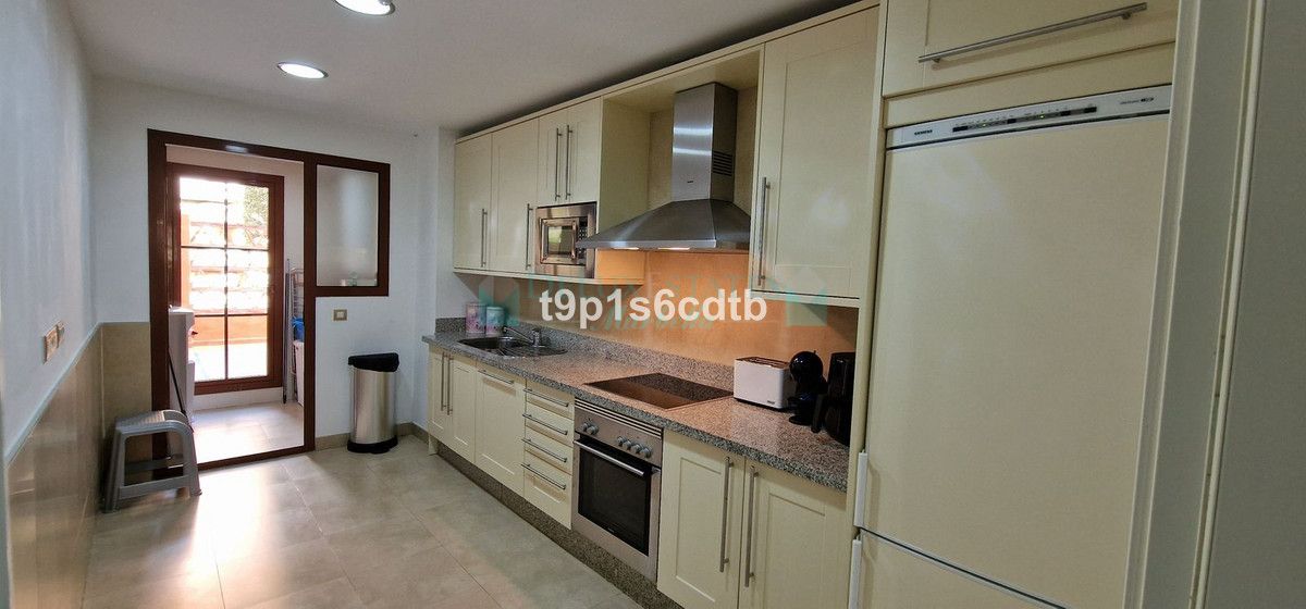 Ground Floor Apartment for sale in Benahavis