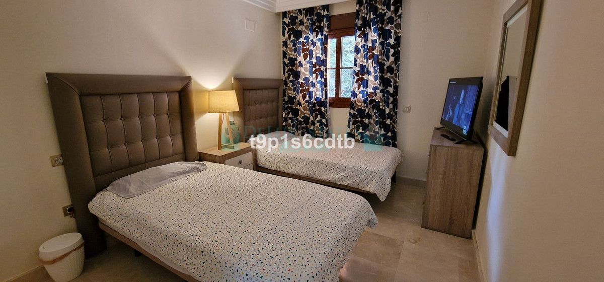 Ground Floor Apartment for sale in Benahavis