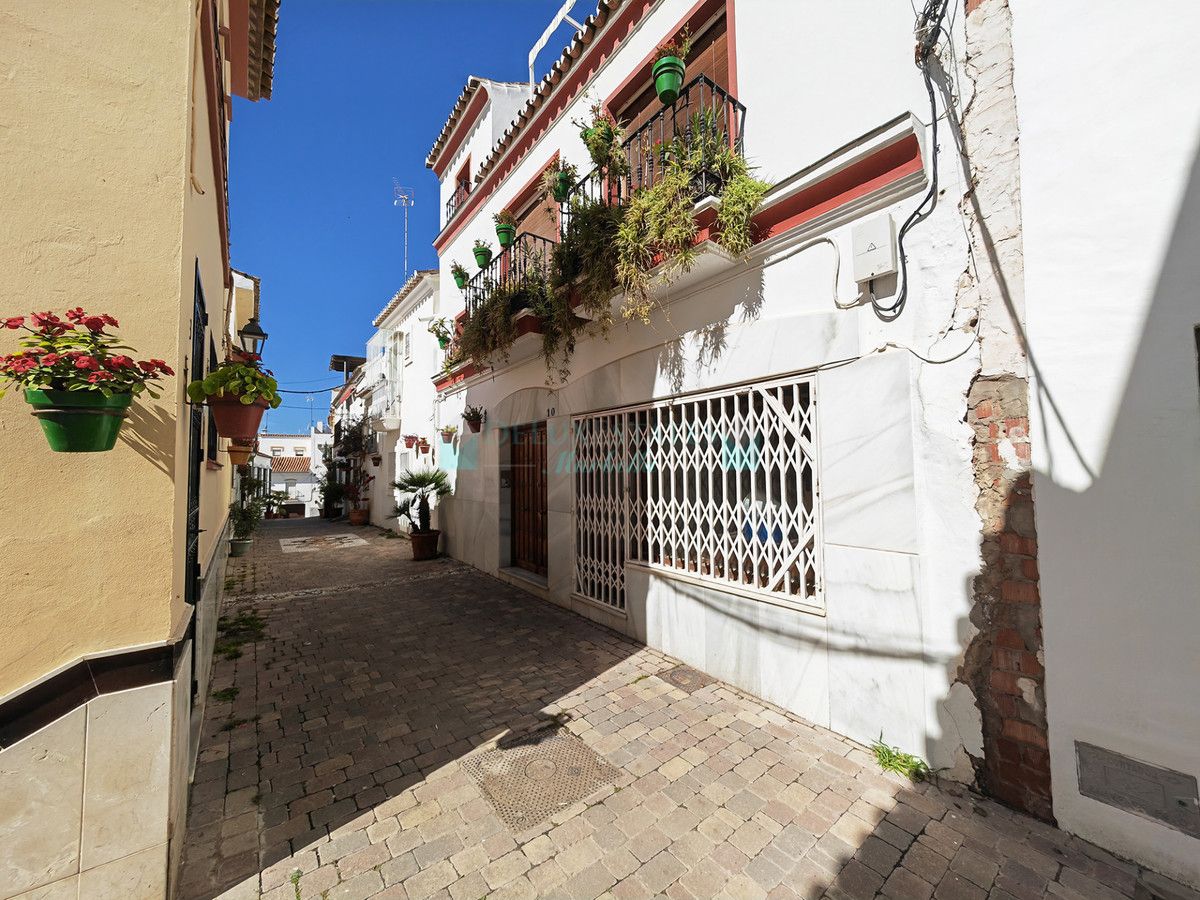 Town House for sale in Estepona