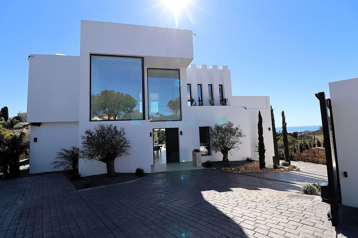 Villa for sale in Elviria, Marbella East