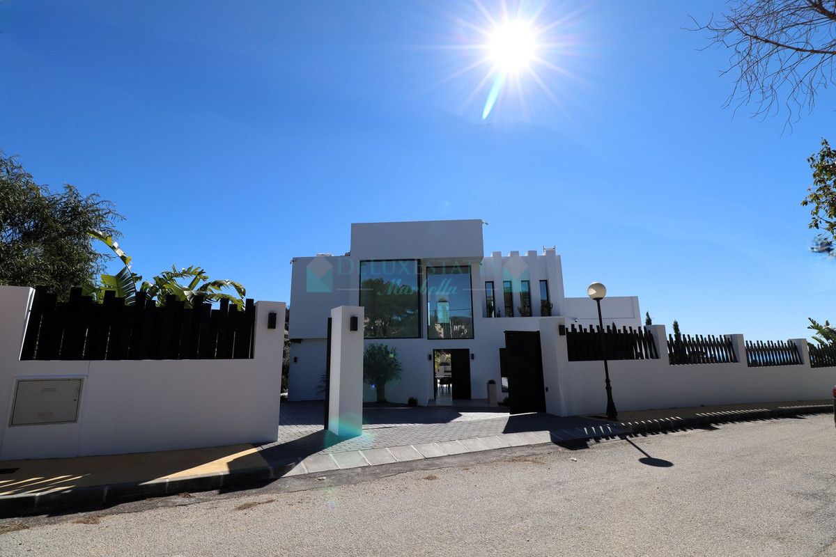 Villa for sale in Elviria, Marbella East