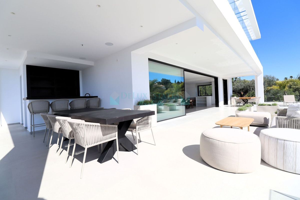 Villa for sale in Elviria, Marbella East