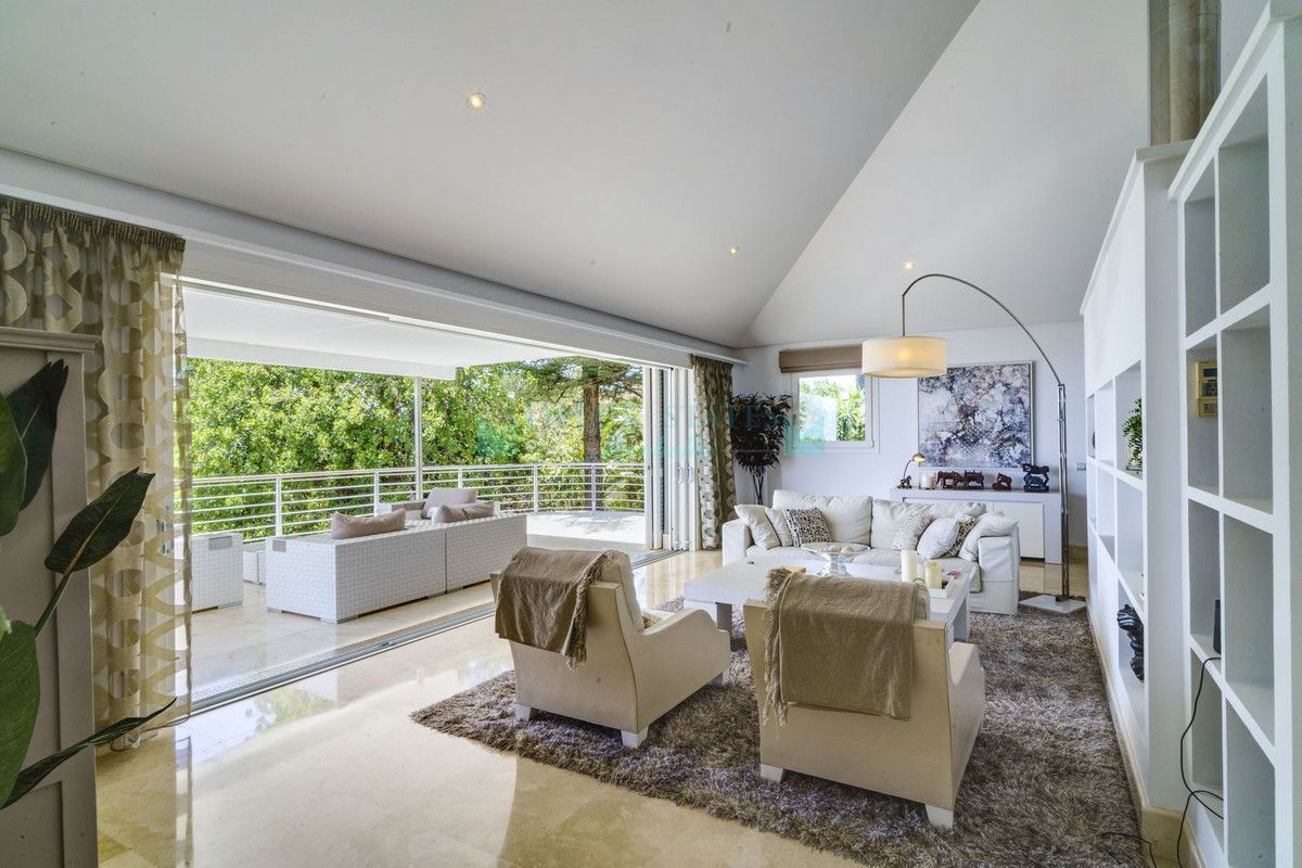 Villa en venta en El Madroñal, Benahavis
