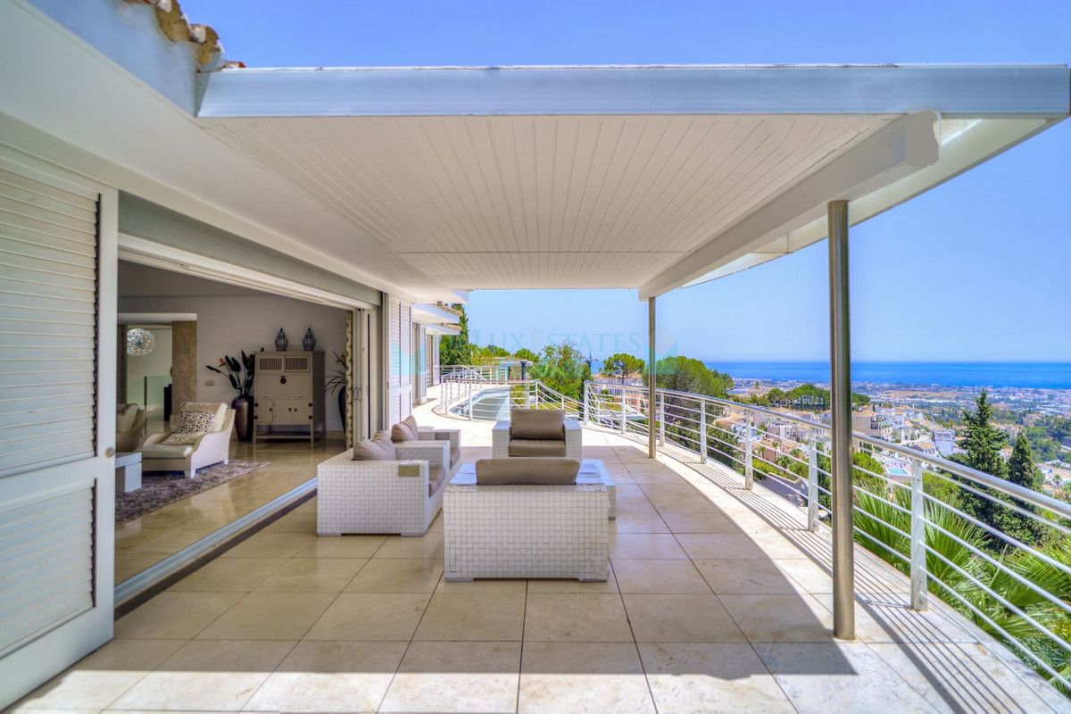 Villa en venta en El Madroñal, Benahavis