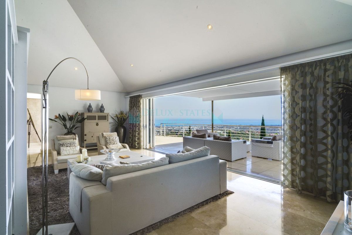 Villa en venta en El Madroñal, Benahavis