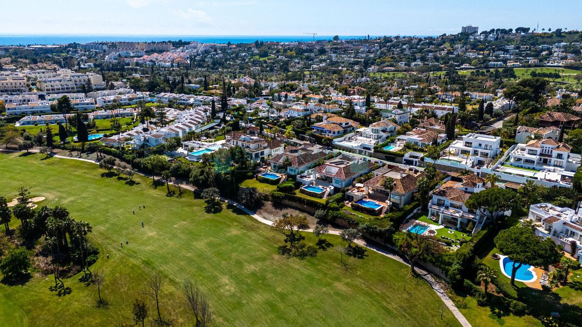 Villa en venta en Aloha, Nueva Andalucia