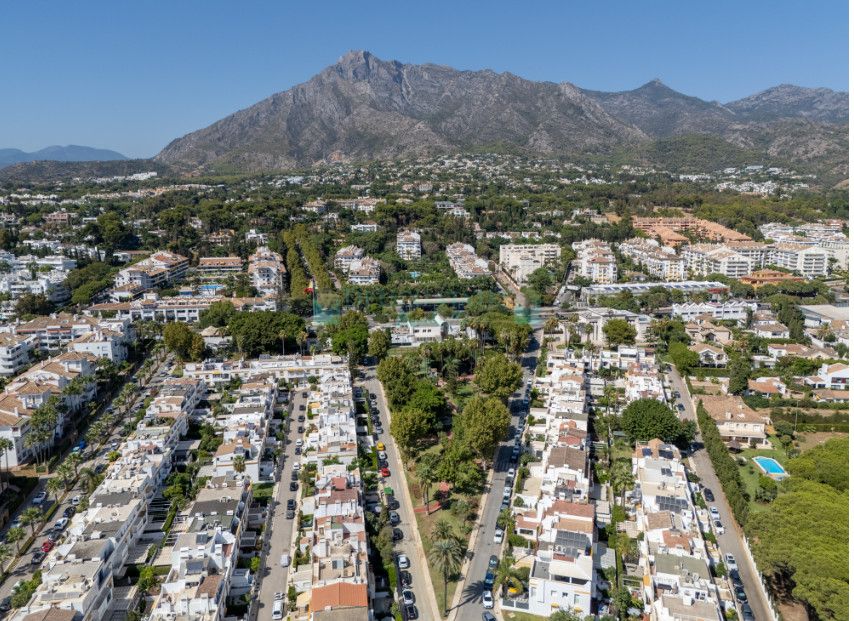 Town House for sale in Marbella Golden Mile