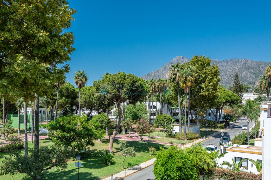 Town House for sale in Marbella Golden Mile