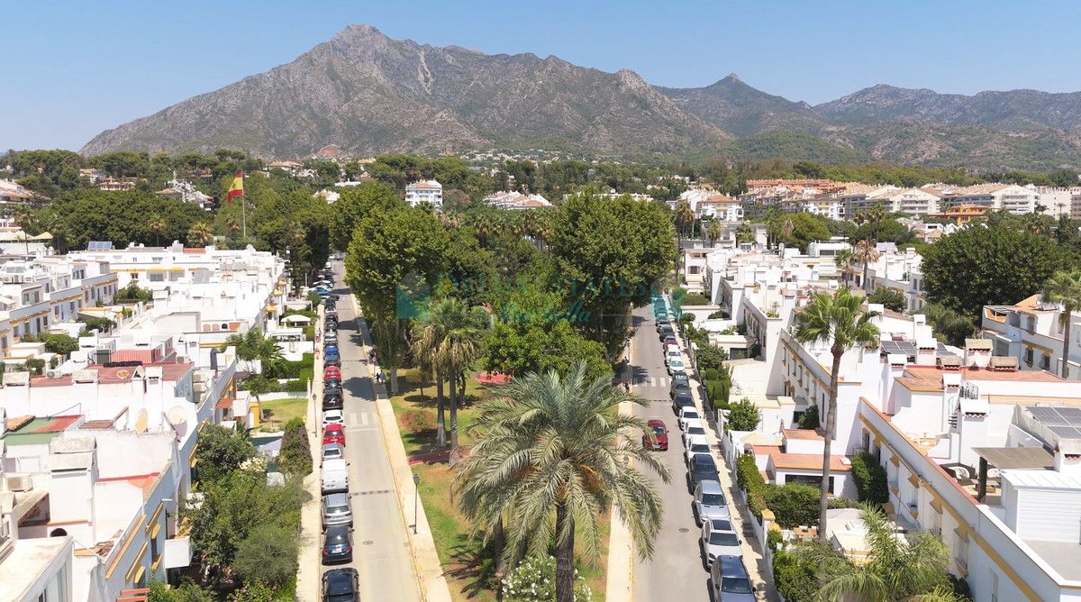 Town House for sale in Marbella Golden Mile