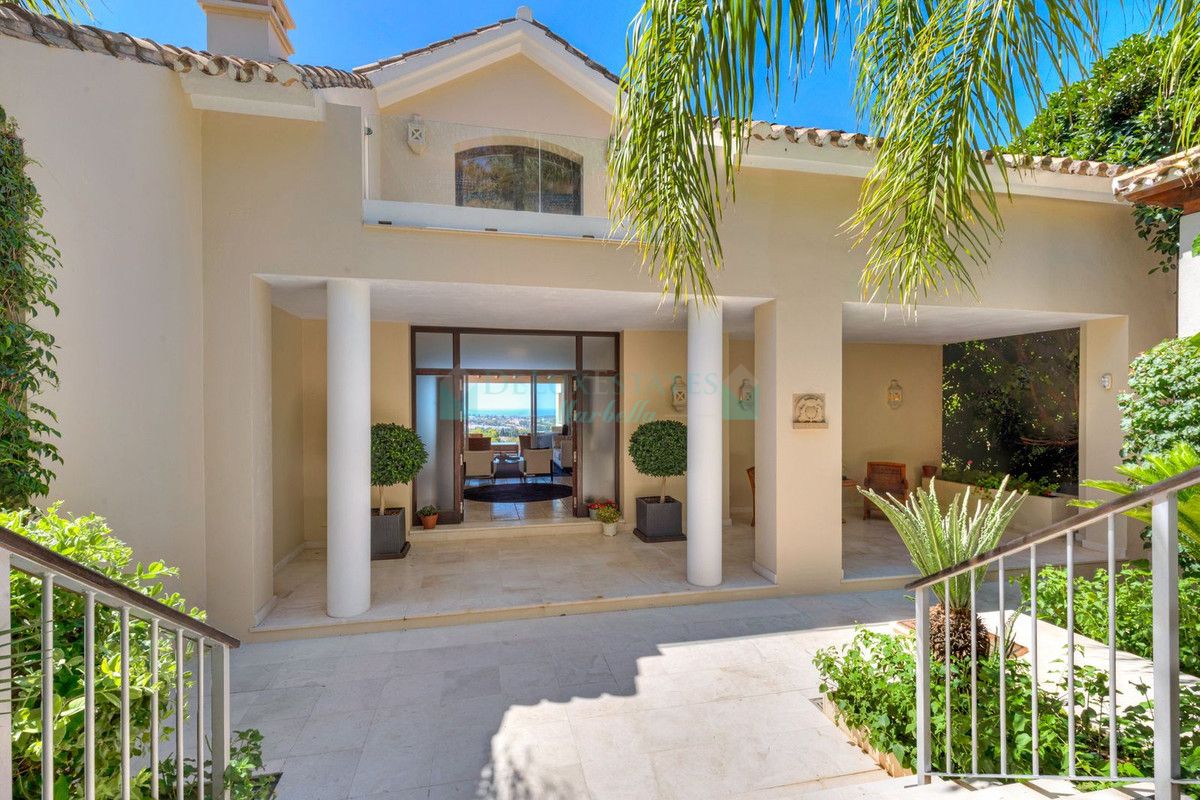 Villa for sale in La Quinta, Benahavis