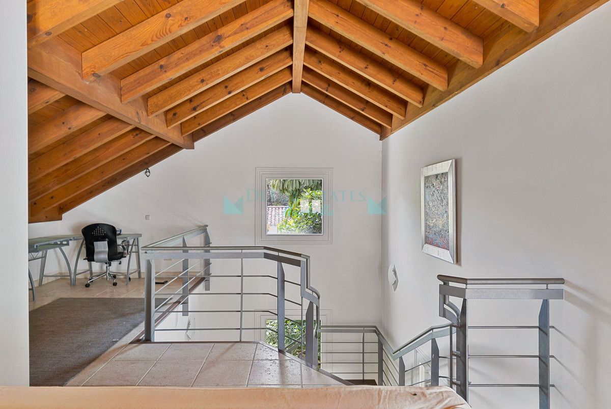 Villa for sale in La Quinta, Benahavis