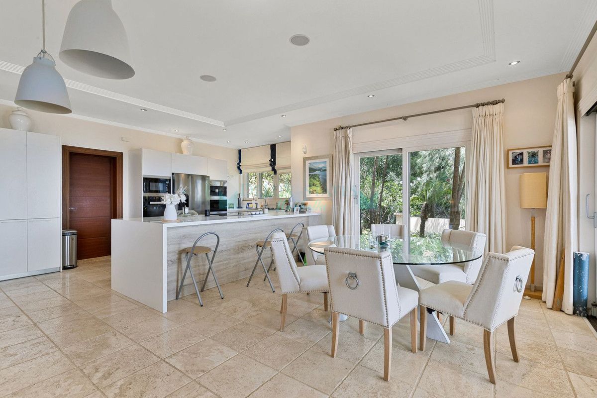 Villa for sale in La Quinta, Benahavis